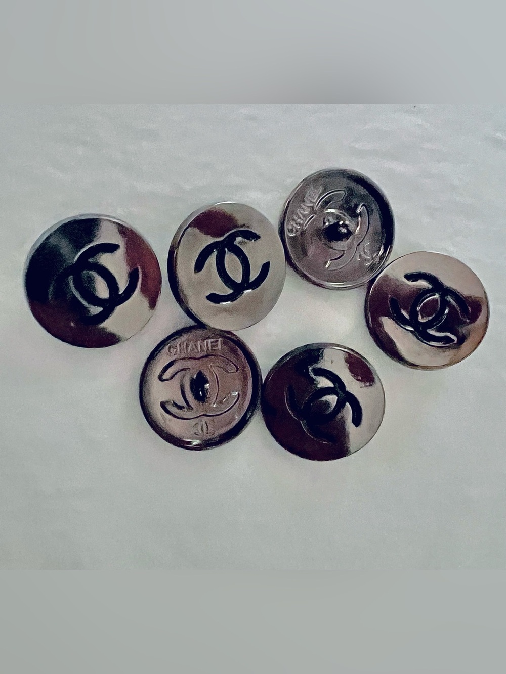 Cc style/25mm/(set of 6) chromatic finish metal/Black enamel logo/shankButtons